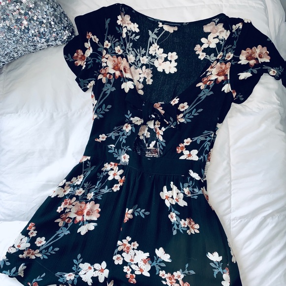American Eagle Outfitters Dresses & Skirts - Front tie flower romper